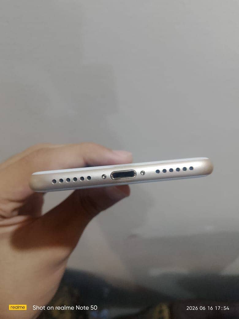Apple iPhone 7 3