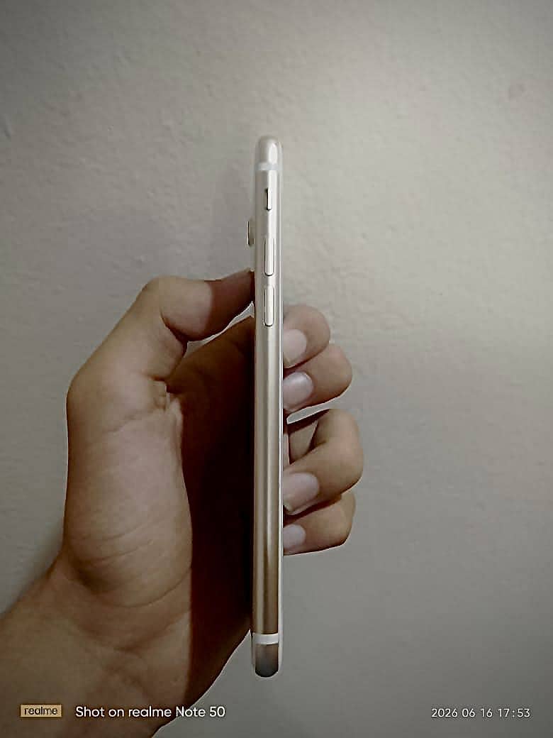 Apple iPhone 7 4
