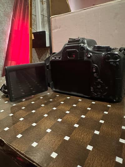 Canon EOS 600D (DS126311) DSLR Camera with EF-S 18-55mm Lens Kit