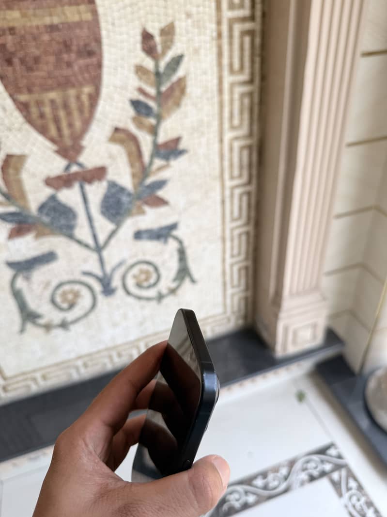 Apple iPhone 16 1