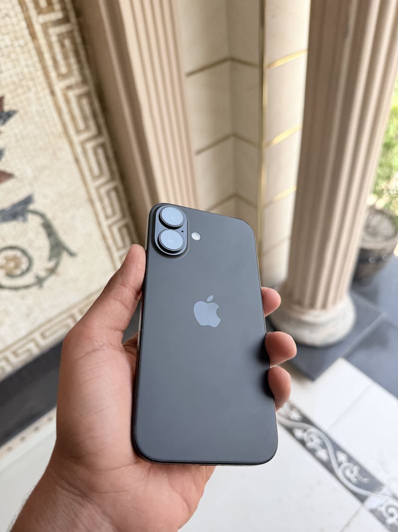 Apple iPhone 16 5