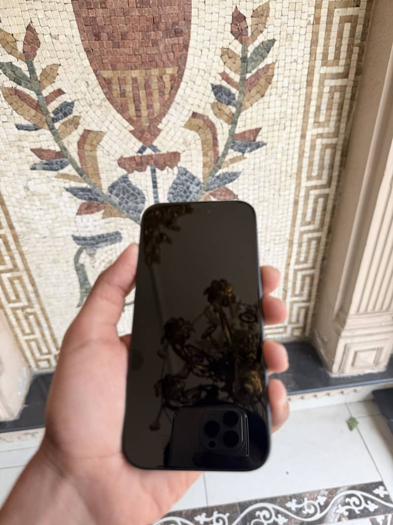 Apple iPhone 16 6