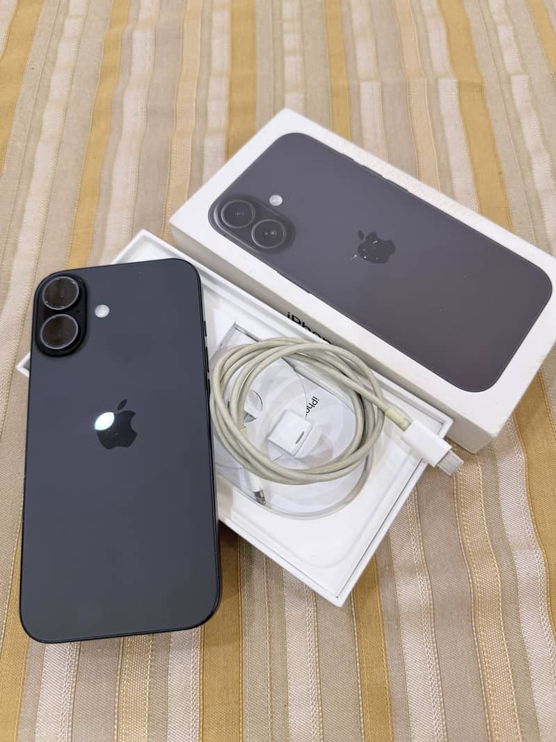 Apple iPhone 16 7