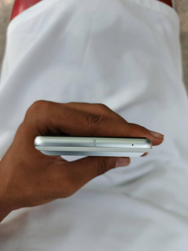 Google Pixel 7 4