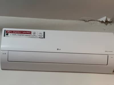 Lg 1.5 ton dual inverter new ac only 1 month used