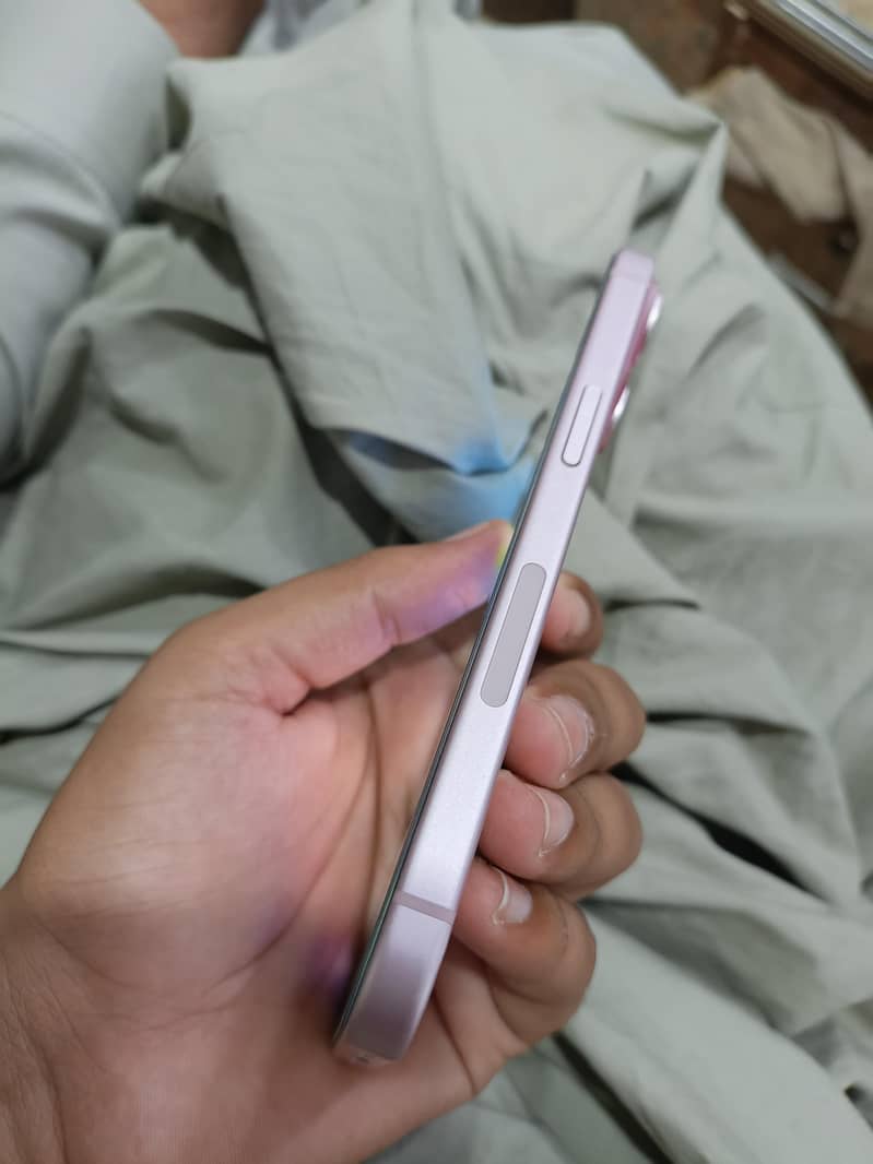 Apple iPhone 15 3