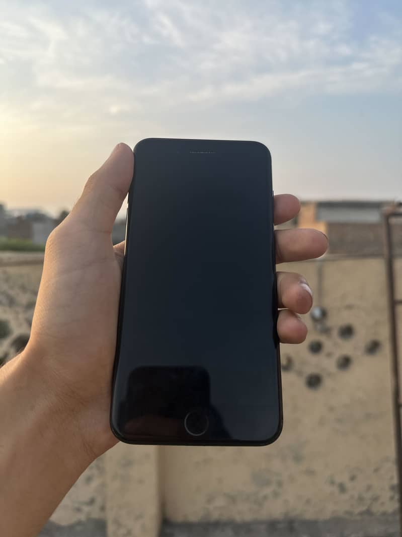 Apple iPhone 7 Plus 1