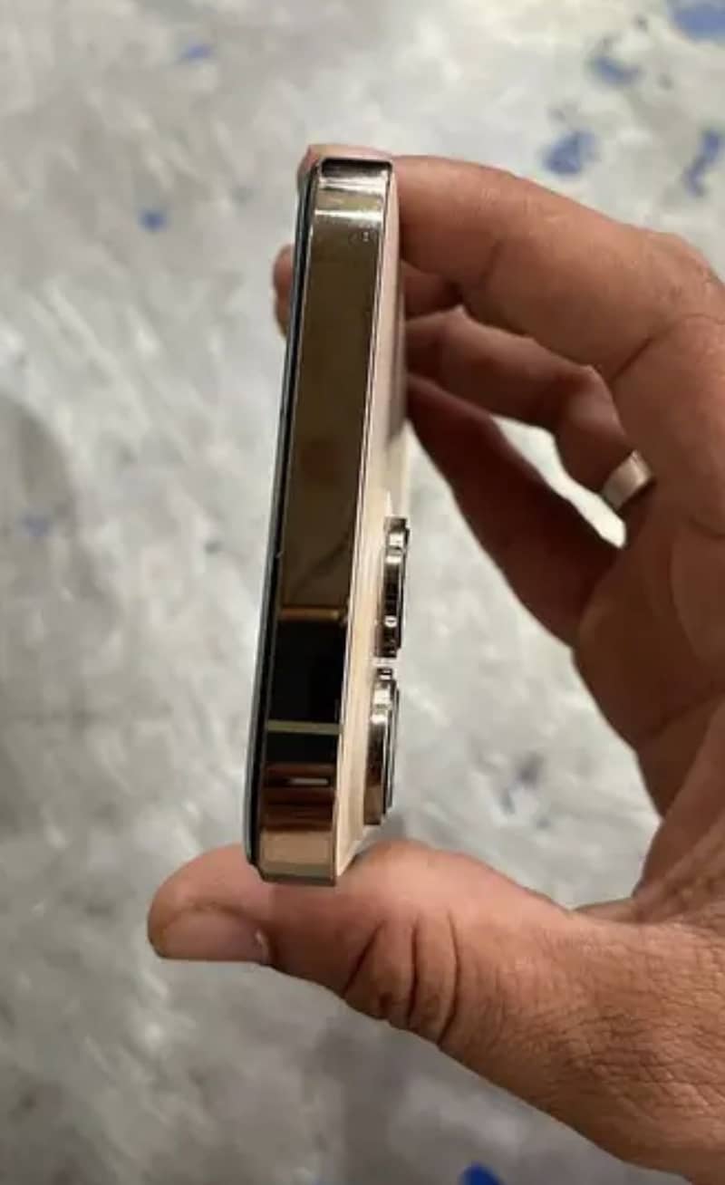 iPhone 14 Pro Max 2