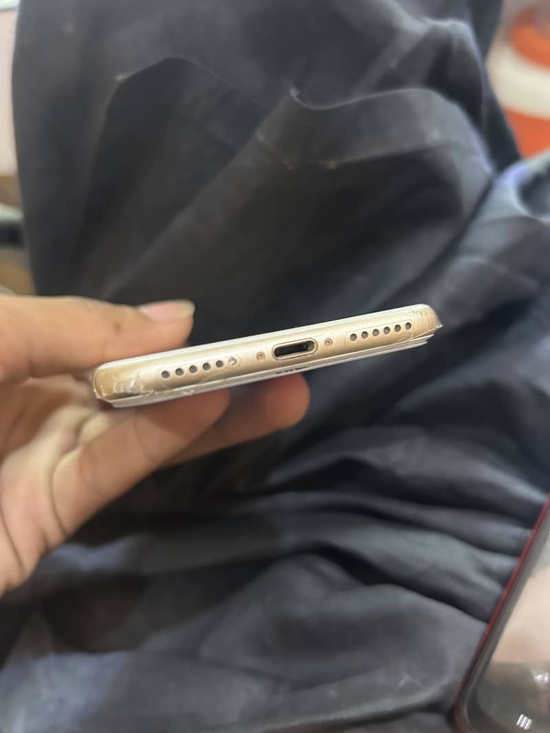Apple iPhone 7 0