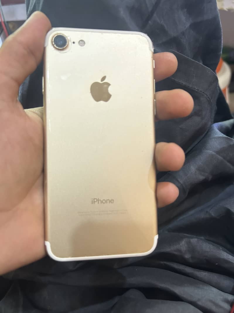 Apple iPhone 7 1