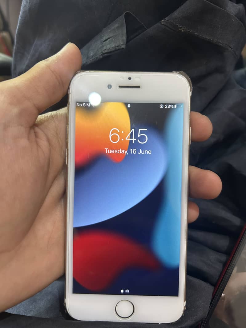 Apple iPhone 7 3