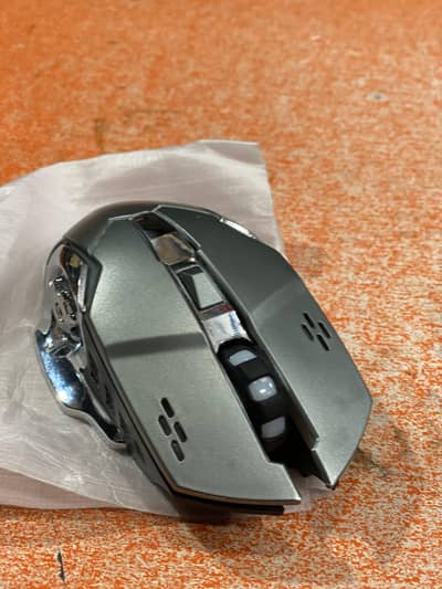WIRELESS RECHARGEABLE GAMING MOUSE WITH RGB LIGHTS 6 BUTTON