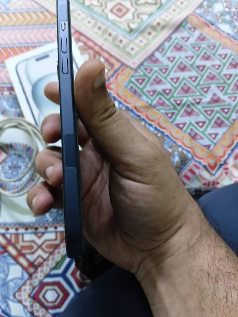 Apple iPhone 15 plus 4