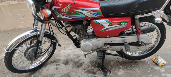 gadi total genuine ha koi maasla nai ha all ok model 24/25 03186069084