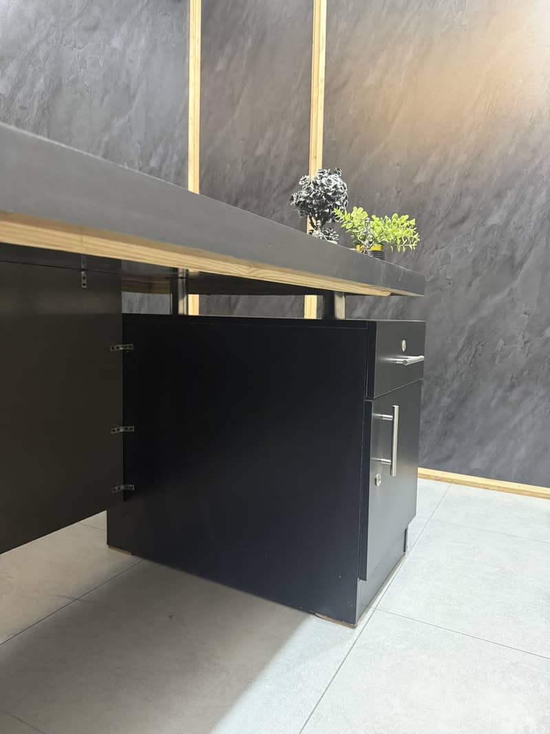 Executive office Table 3