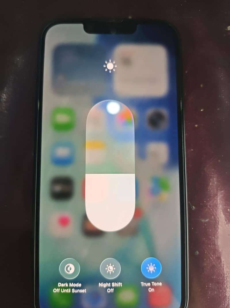 Apple iPhone 16e 5