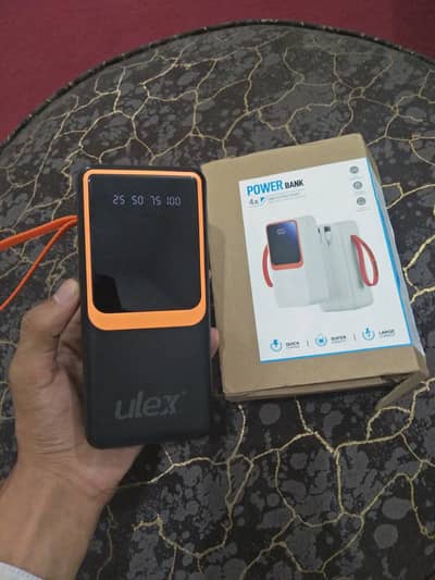Ulex 30000 mAh Power Bank - 4 Built-in Cables - 10/10 Condition