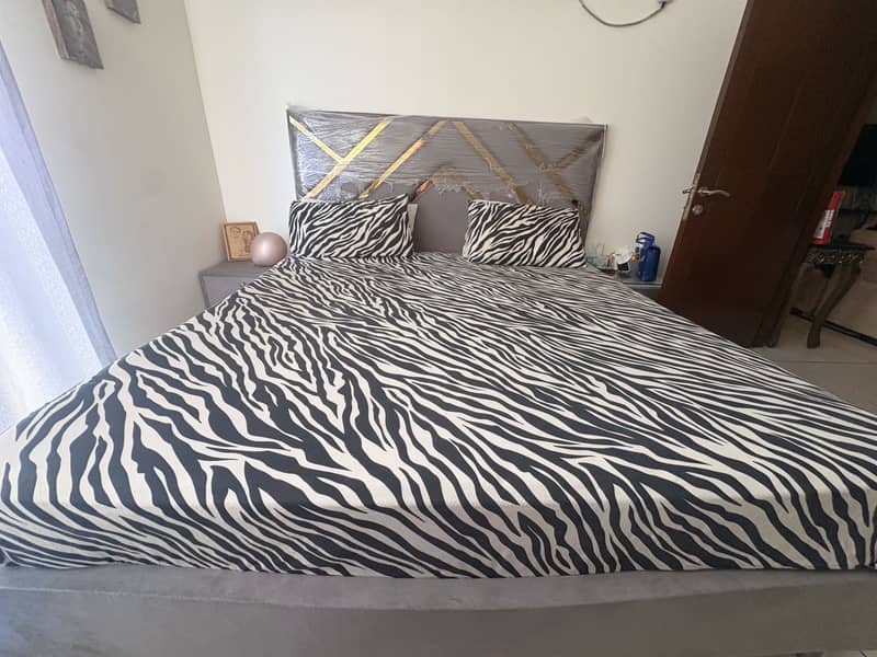 King bed, side table and dressing table 0