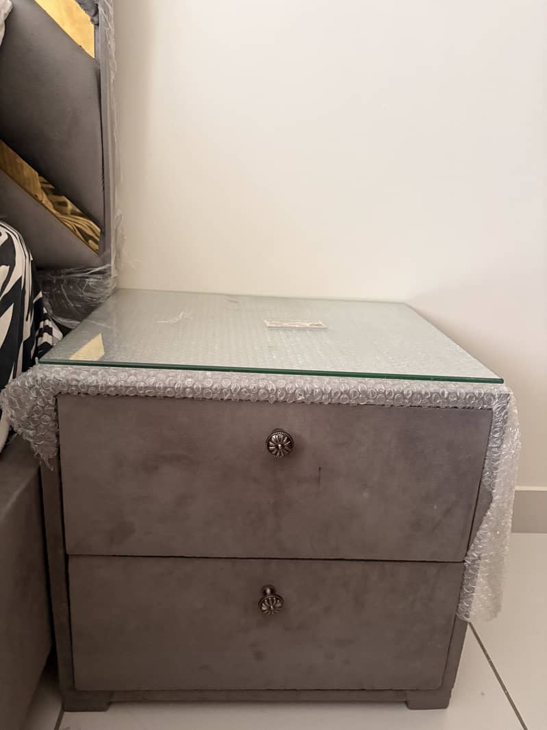King bed, side table and dressing table 3