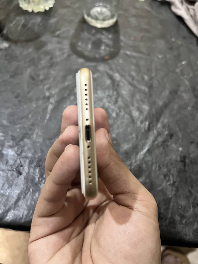 Apple iPhone 7 4