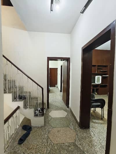 first floor for rent location i-10 Islamabad  small family required