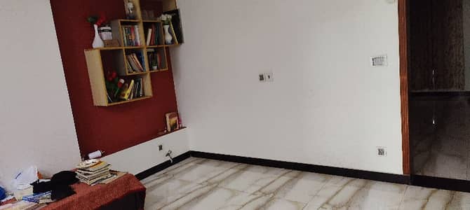 10 Marla Beautiful Owner Build House For Sale