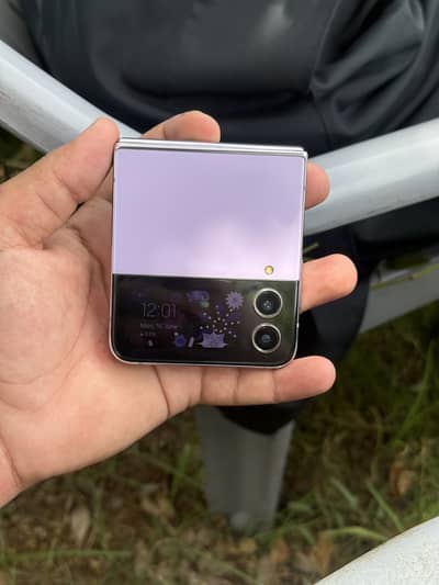 Samsung Mobile Z Flip 4