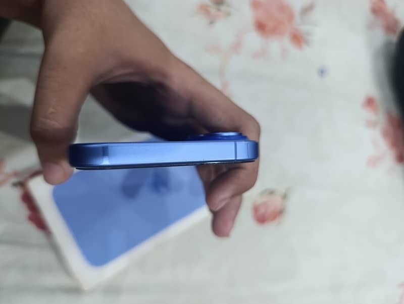 Apple iPhone 16 1