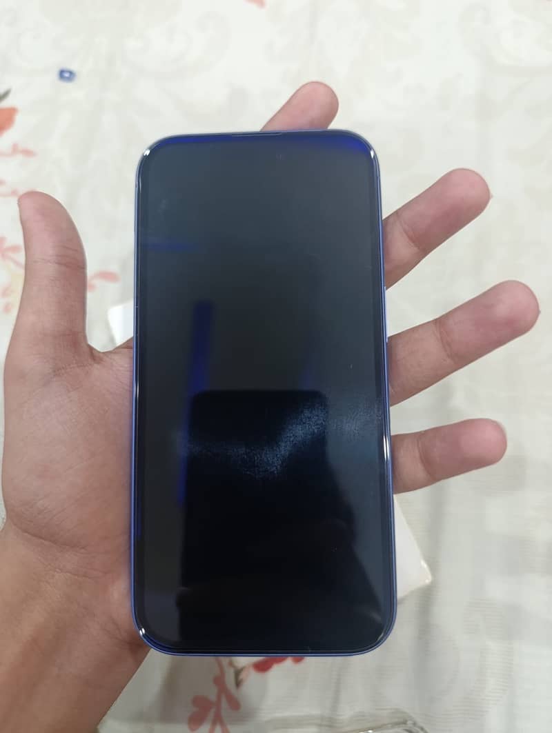 Apple iPhone 16 3