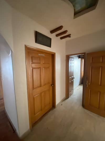 3 side Corner Banglow facing 2nd floor after mezanine Full floor available for rent.
