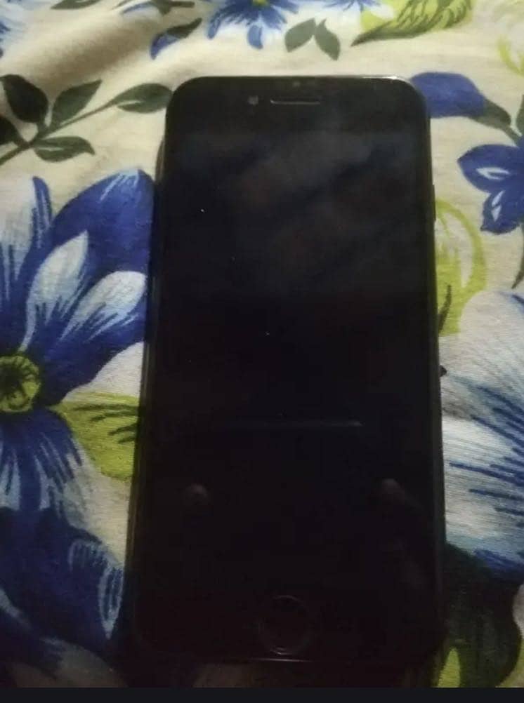 Apple iPhone 7 1