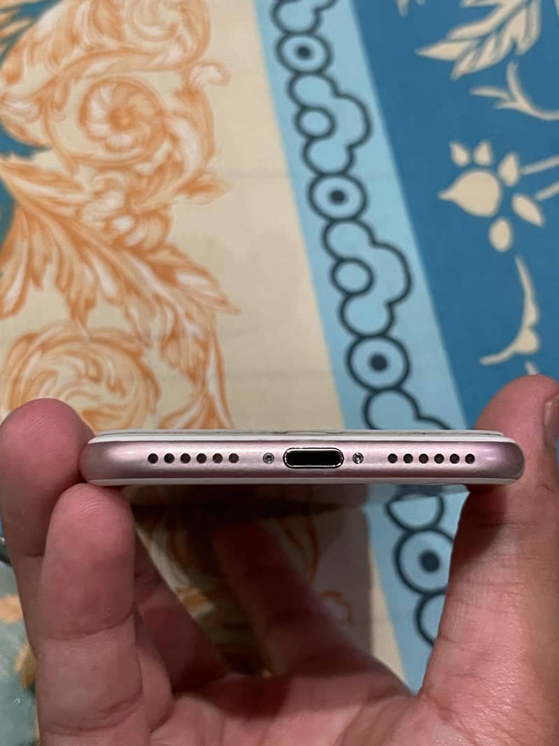 Apple iPhone 7 1