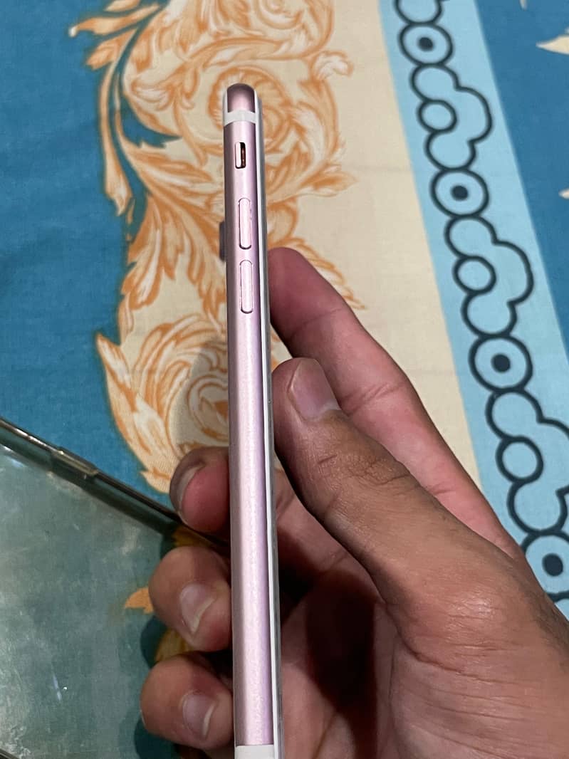 Apple iPhone 7 3