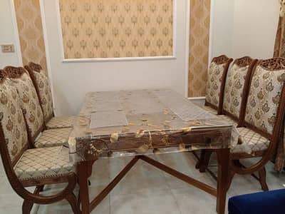 A brand new 6 seater dinning table is for sale.