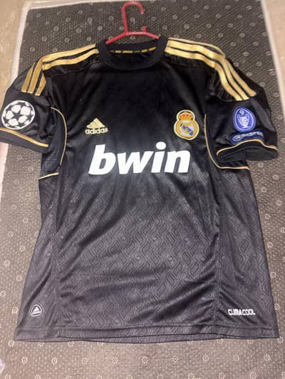 Real Madrid original jersey with embroided logos Medium size