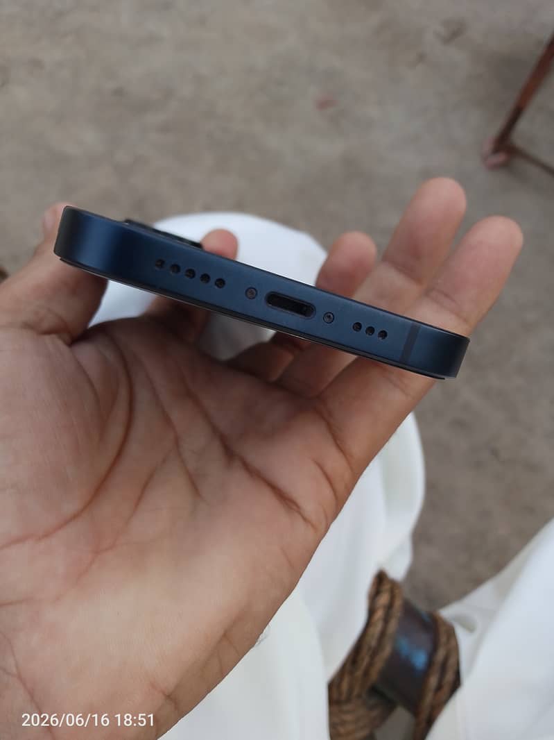 Apple iPhone 13 2