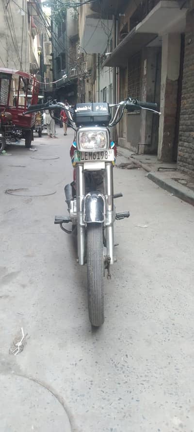 condition 10/10 original koi b Kam nhi hona wala bike ha