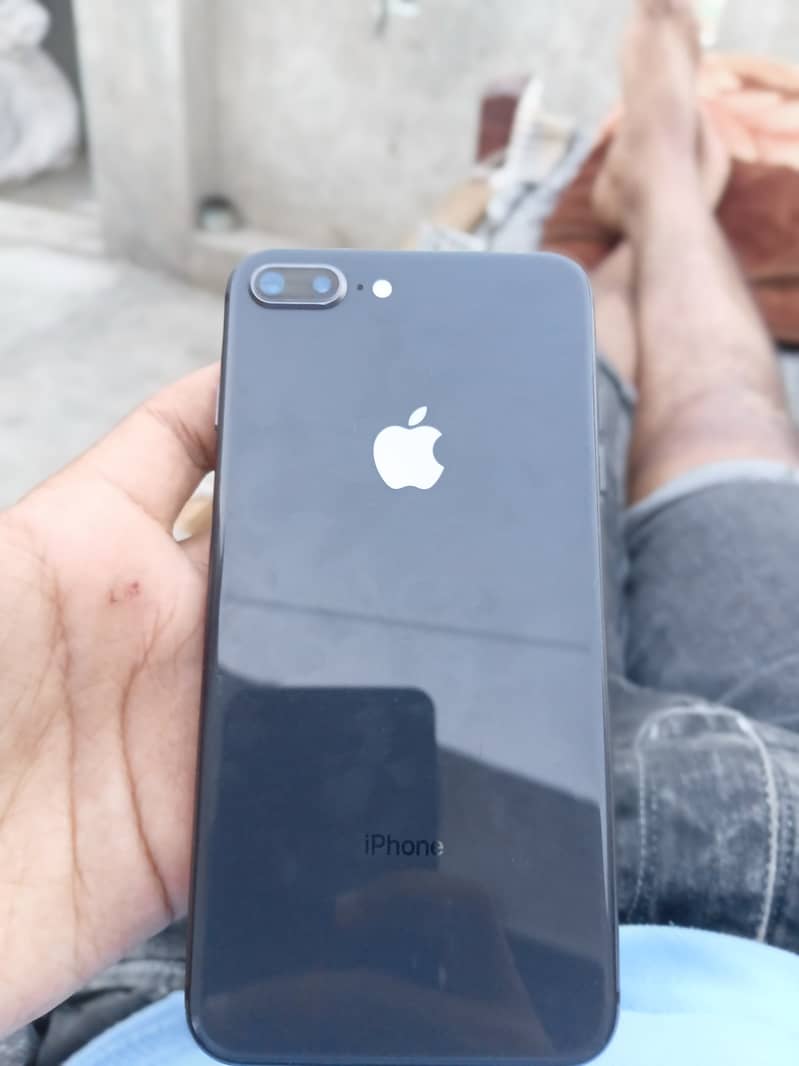 iPhone 8 Plus 0