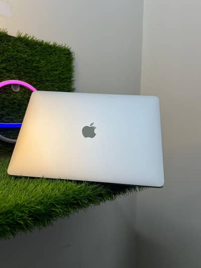 apple MacBook air 2020 core i5 / 512 gb