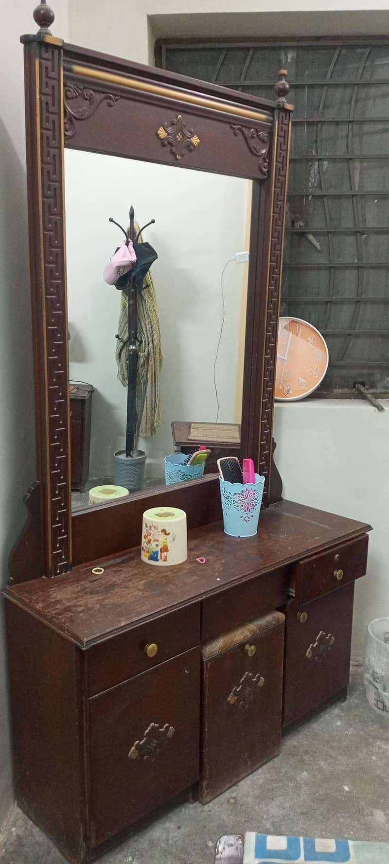 dressing table 0