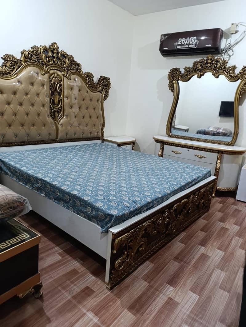 new condition bed set & Table set 0