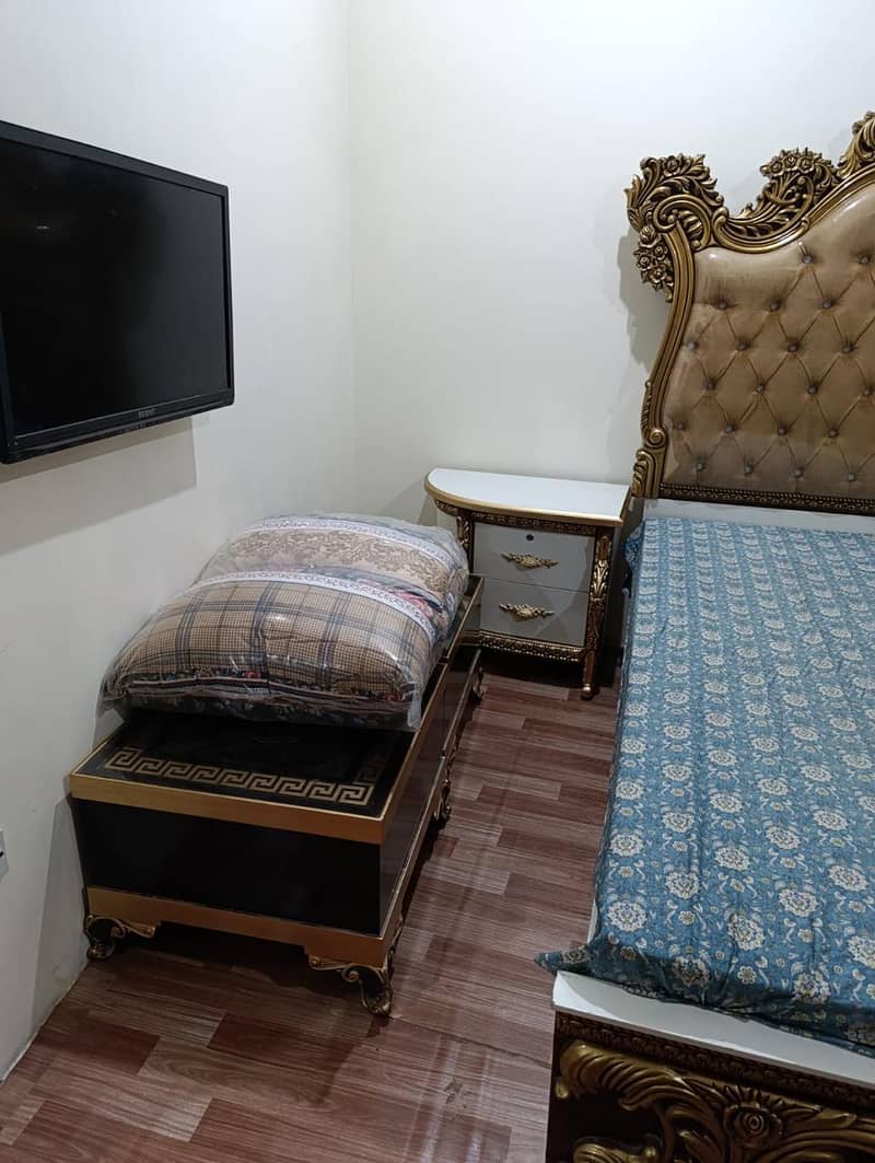 new condition bed set & Table set 4