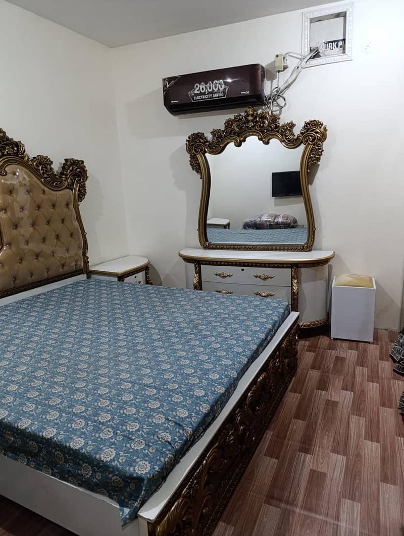 new condition bed set & Table set 5