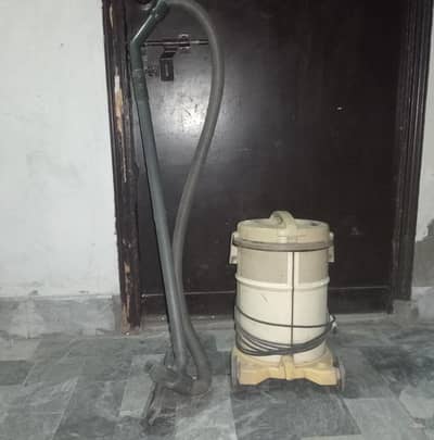 Hitachi Heavy Duty Vacuum Cleaner 1400W 21L | Excellent Condition