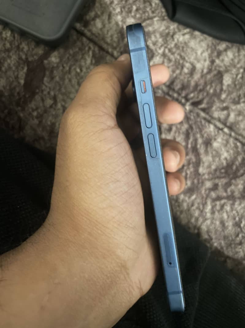 Apple iPhone 13 0