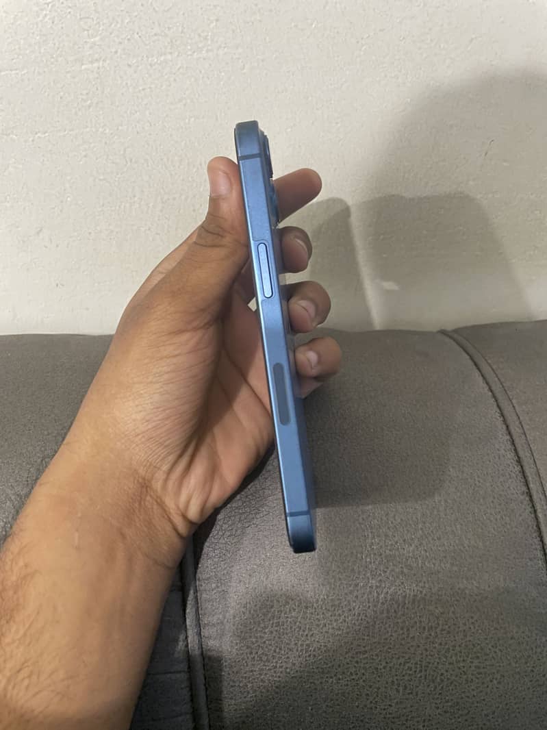 Apple iPhone 13 2