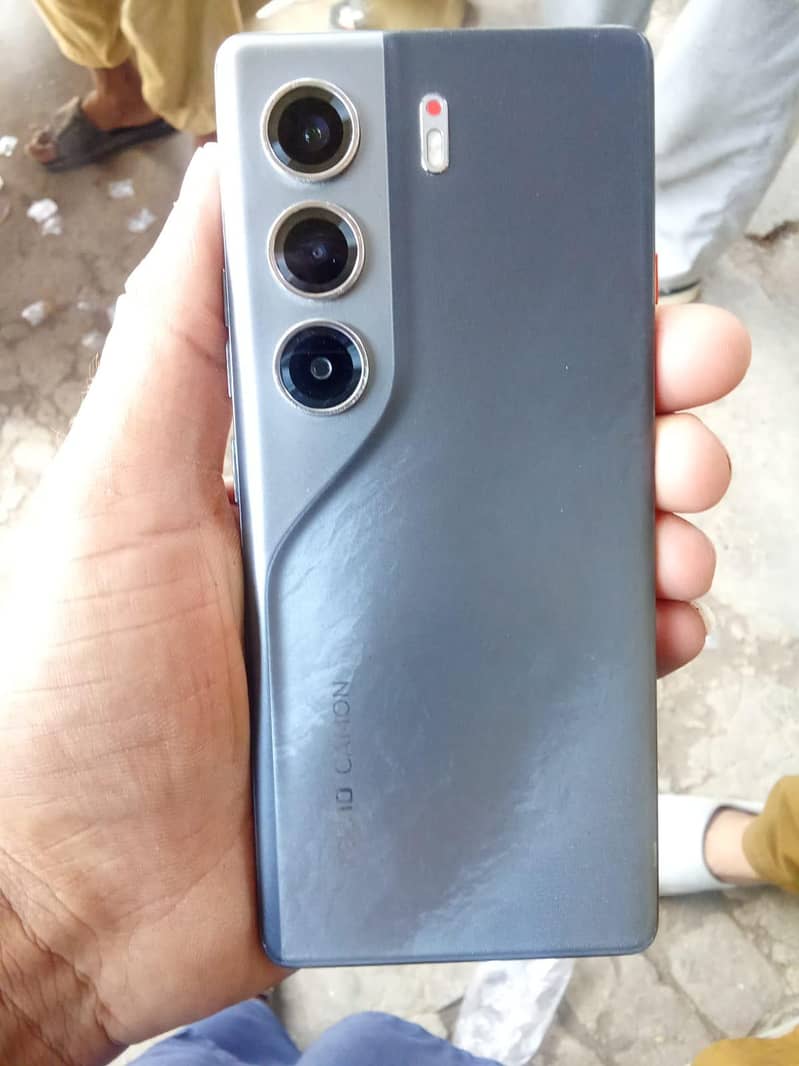 Tecno CAMON 40 Pro 0