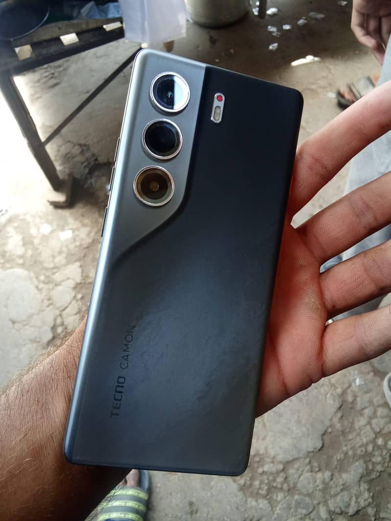 Tecno CAMON 40 Pro 1