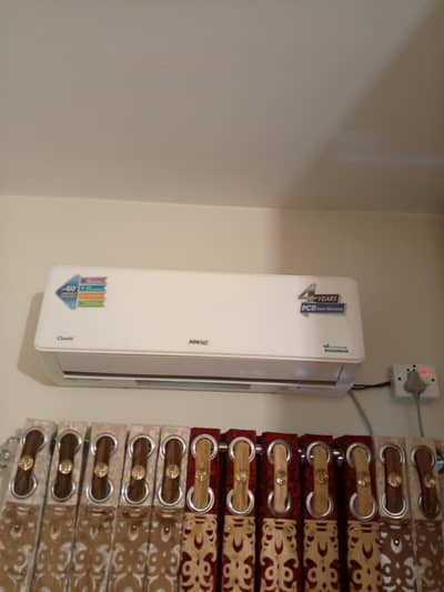 Homage 1 Ton invertor AC for sale - brand new condition with warranty
