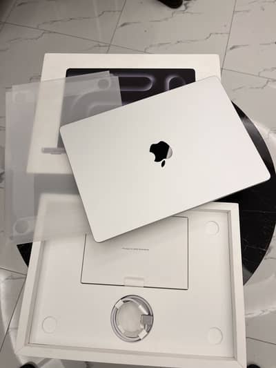 Macbook Pro M5 -Brand New - Straight from Uk - 1 Year Apple Warranty